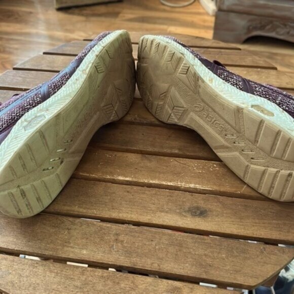 Onitsuka Tiger Asics Running Shoes size 9.5 EUC color: Maroon and Cream. - Picture 10 of 10